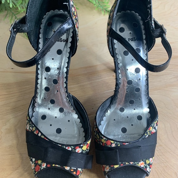 High heel strappy shoes, floral print, size 8.5 - Picture 8 of 11